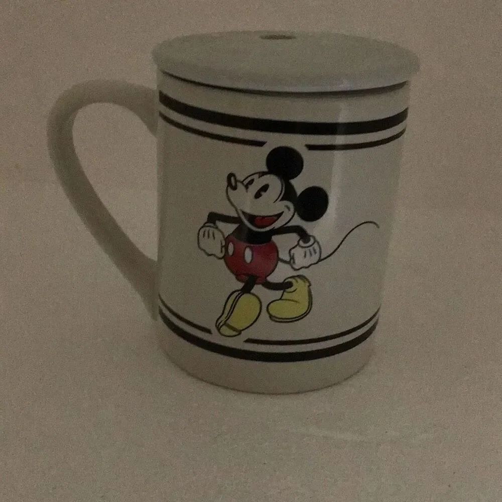 Vintage design, Mickey Mouse coffee mug with lid